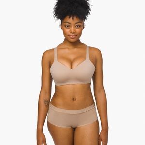 NWT Lululemon Hold True bra size 34B